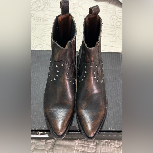 NIB Frye Sacha Stud Chelsea Boots 8.5 Black Western - Picture 3 of 9